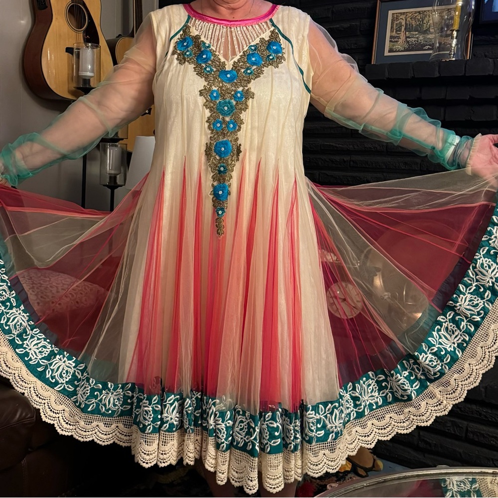 Designer Salwar Suit
Approximate Size 18/20